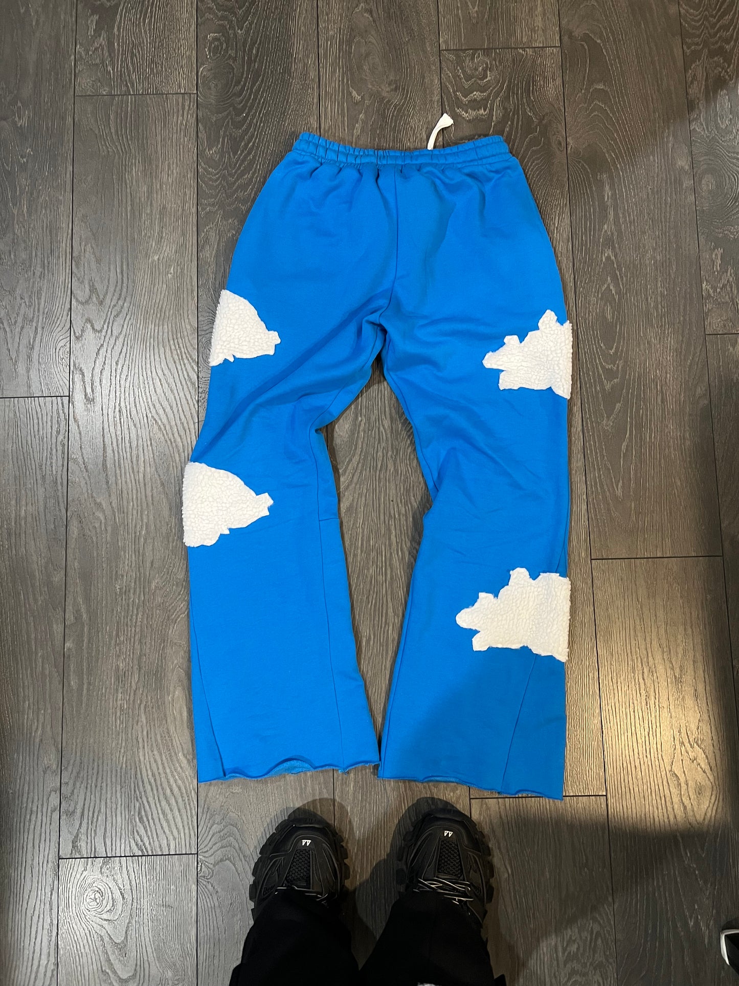 In the clouds sweats blue